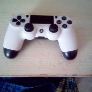 PS4 controller